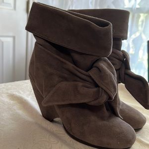 Marc Jacobs brown suede booties. Size 38.5